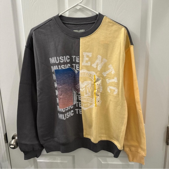 MTV Two-Tone Graphic women’s Sweatshirt - Picture 1 of 6